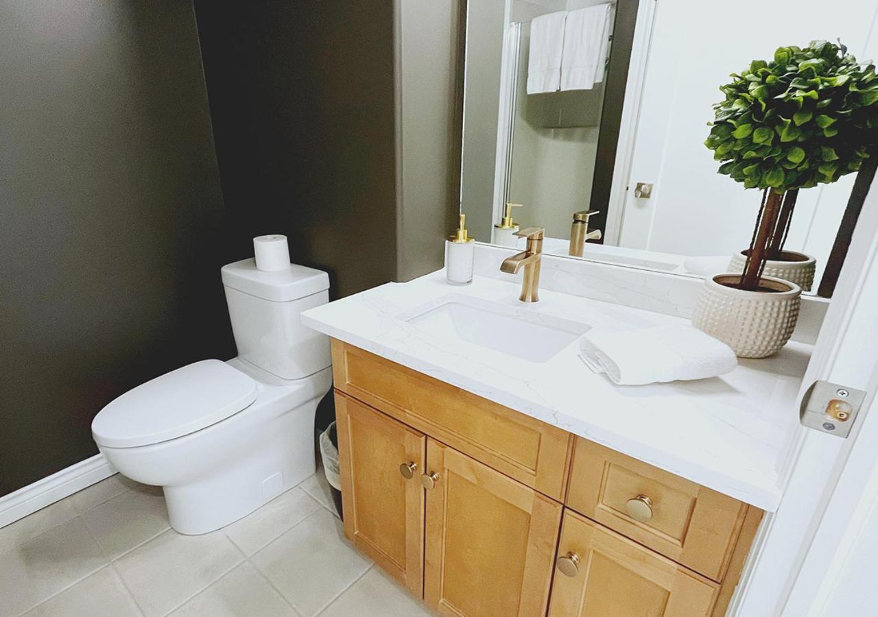 Downtown Waterfront Kelowna Oasis Newly Renovated 2Bed 2Bath Lägenhet Exteriör bild